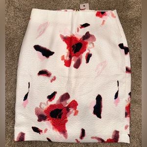 NWT Philosophy Fitted Pencil Skirt | size 6 | white with florals